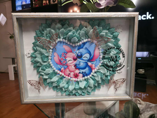 Cajita de lilo and stitch con petalo azul
